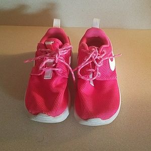 Pink Nike Roshe